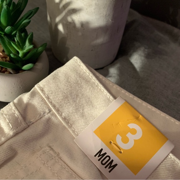 White Vintage Mom Denim Jeans [ Size US 3 ] - Picture 2 of 3